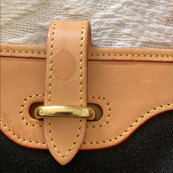 Gently Loved Dooney & Bourke Cabriolet Tote Bag - Picture 3 of 14